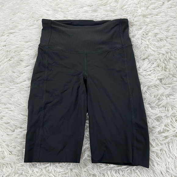 Lululemon Train Free High-Rise Short 10" Graphite Grey - Picture 1 of 4